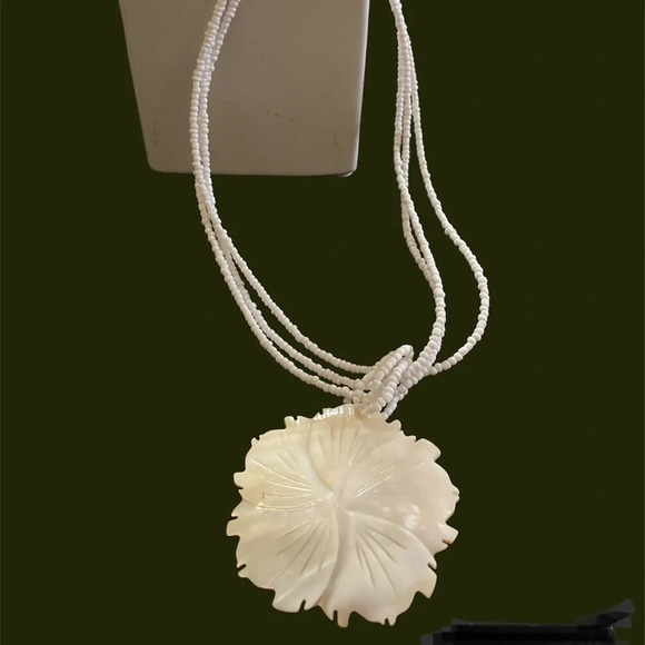 Mother Of Pearl Necklace - Picture 2 of 2